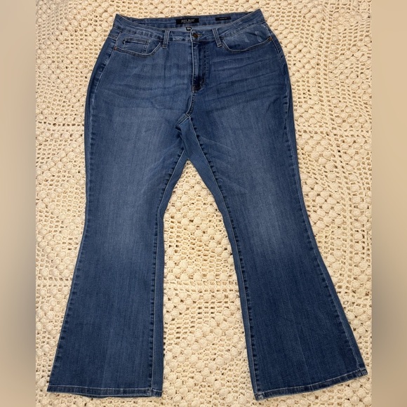 Judy Blue Women's Blue Flared Jeans.              #22 - Picture 1 of 12